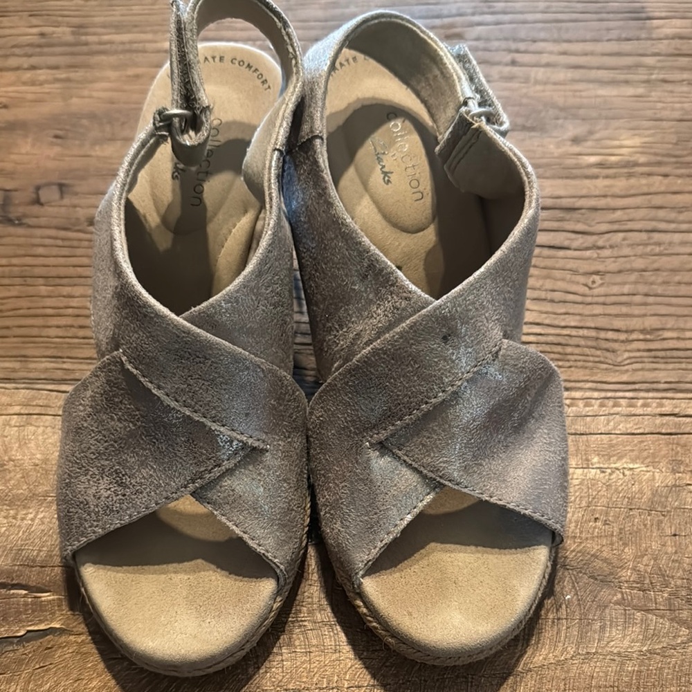 Clarks Silver Sandals with‎ Crisscross Straps box 98 size 6